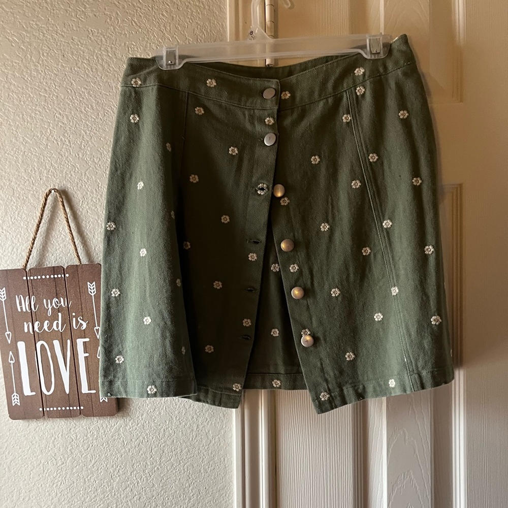 Francesca’s green button skirt
